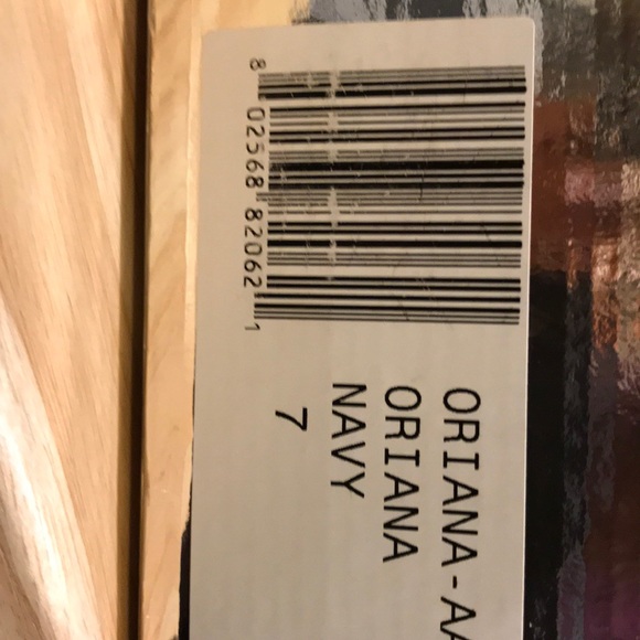 André Assous Women's Oriana Ankle Boot. - Picture 6 of 8